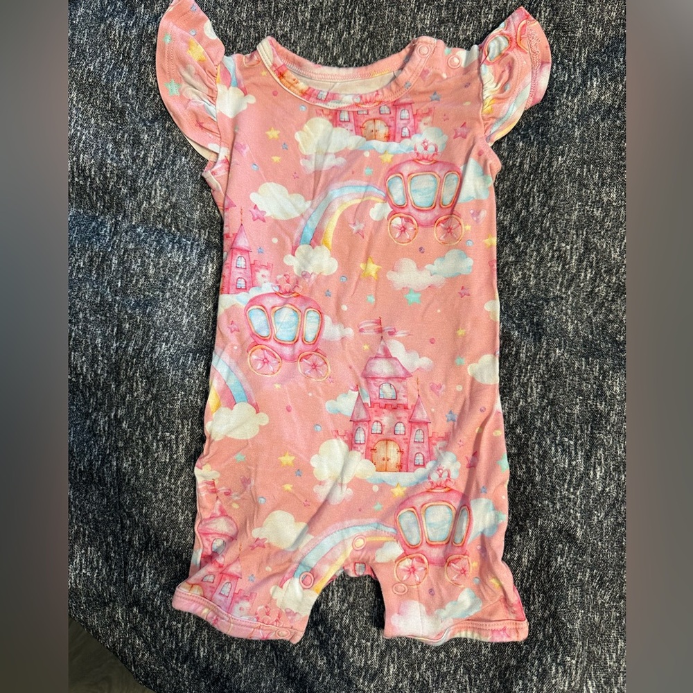 EUC Posh Peanut Bamboo Ruffle Sleeve Romper castle Print Size 3-6 Months